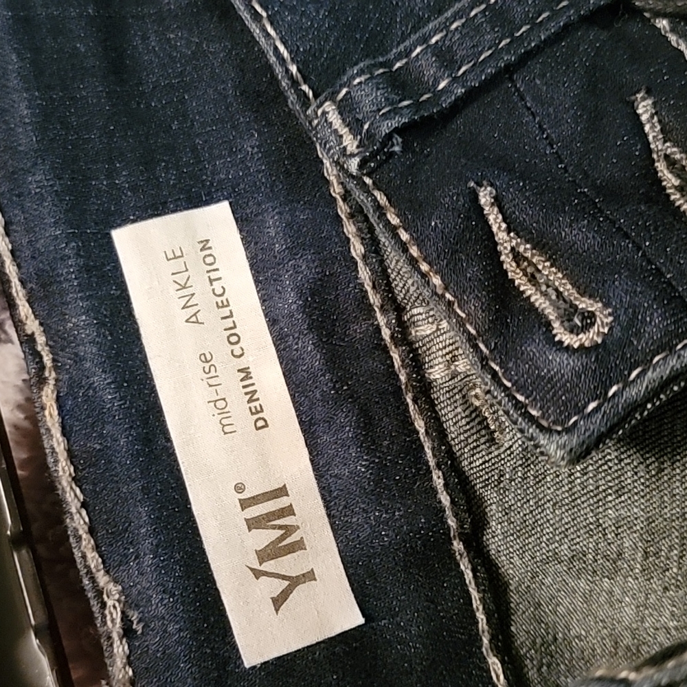 Ladies Jeans - Picture 3 of 4